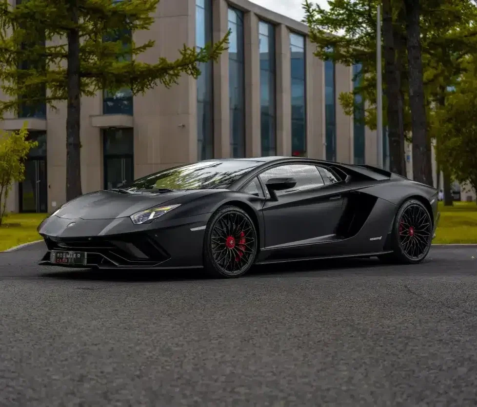 Lamborghini Aventador: чёрная жемчужина среди премиальных автомобилей